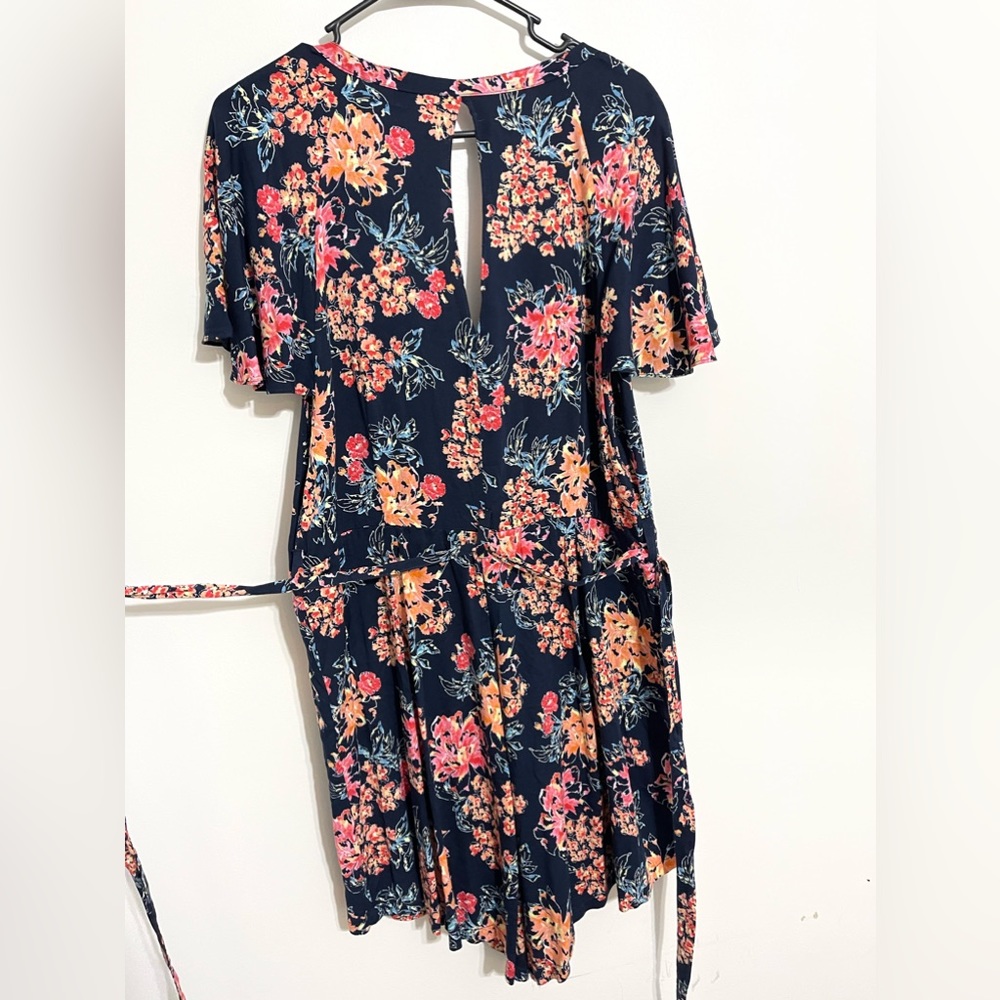 Torrid Plus Size Romper Navy Floral Print Tie Waist | Size 1 | Size 14/16 - Picture 7 of 9